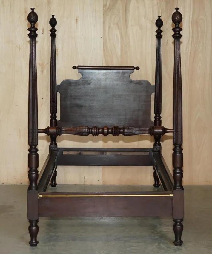 Pamono American Federal 4-Poster Bed with Carved Pillars in Hardwood, 1800s Sale
