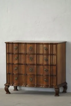 Pamono Antique Baroque Oak Chest of Drawers with Cabriole Legs, Late 18th Century Hot