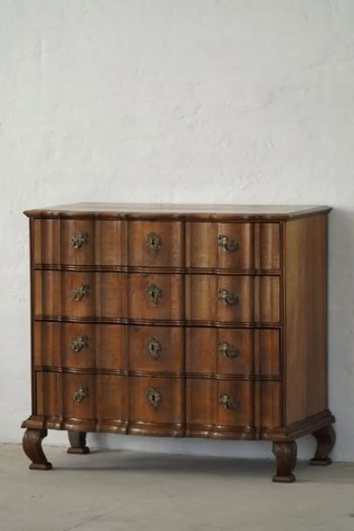 Pamono Antique Baroque Oak Chest of Drawers with Cabriole Legs, Late 18th Century Hot
