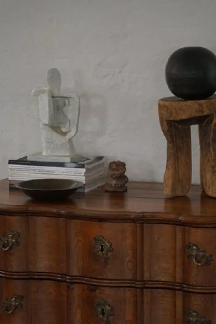 Pamono Antique Baroque Oak Chest of Drawers with Cabriole Legs, Late 18th Century Hot