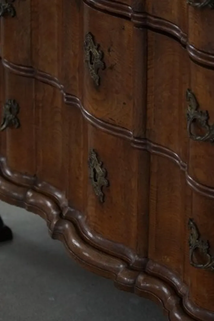 Pamono Antique Baroque Oak Chest of Drawers with Cabriole Legs, Late 18th Century Hot