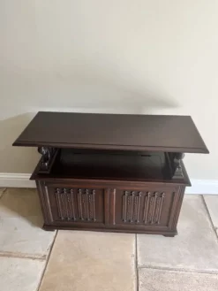 Pamono Antique Carved Oak Monks Bench, 1920s Clearance