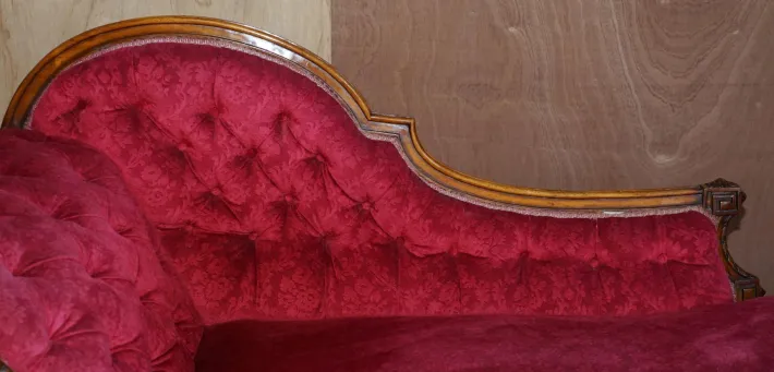 Pamono Antique Chesterfield Chaise Lounge from Howard & Sons Online