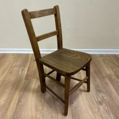 Pamono Antique Children's Chair in Oak Outlet