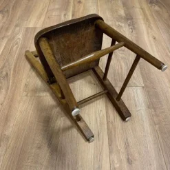 Pamono Antique Children's Chair in Oak Outlet