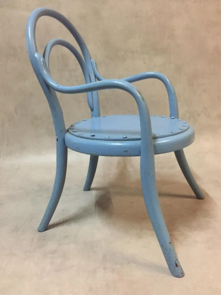 Pamono Antique Curved Wood Children's Chair in the Style of Michael Thonet Sale