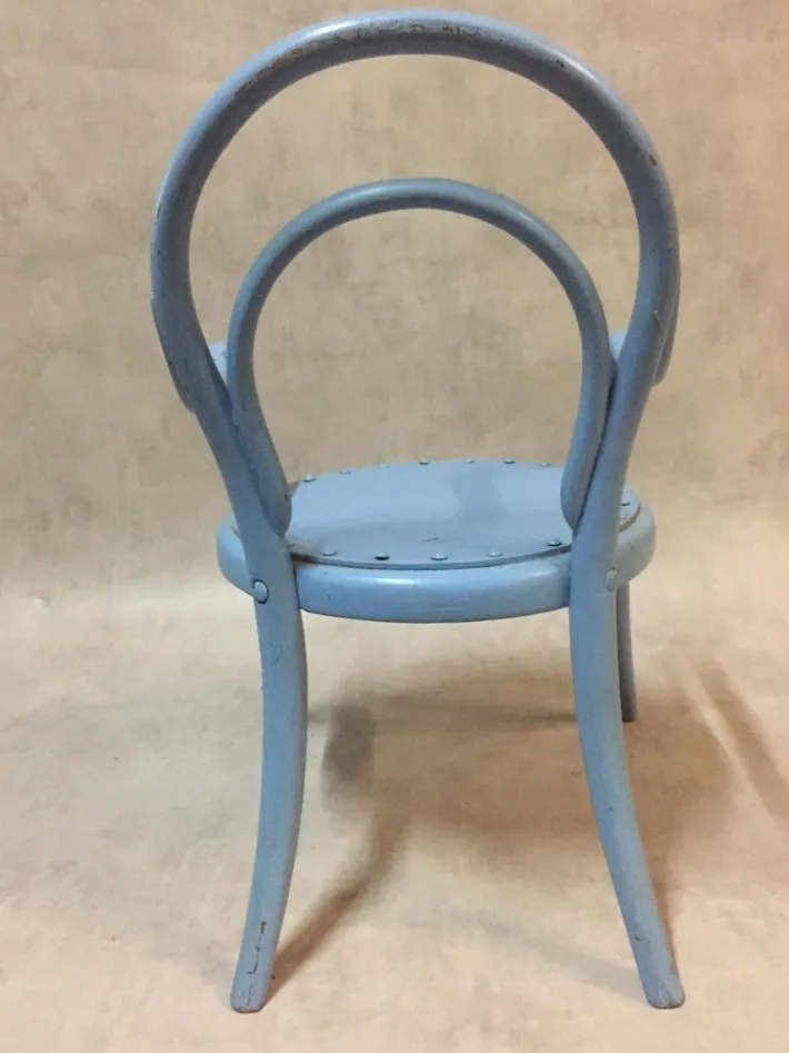 Pamono Antique Curved Wood Children's Chair in the Style of Michael Thonet Sale