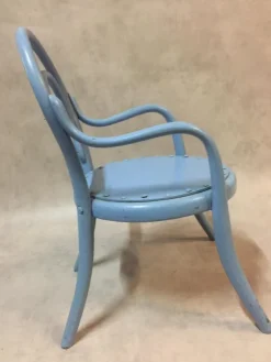 Pamono Antique Curved Wood Children's Chair in the Style of Michael Thonet Sale