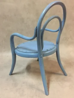 Pamono Antique Curved Wood Children's Chair in the Style of Michael Thonet Sale