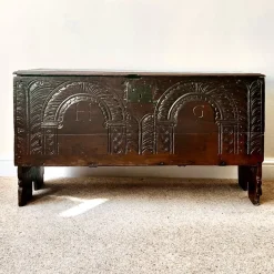 Pamono Antique English Jacobean Carved Chest in Oak, 1650