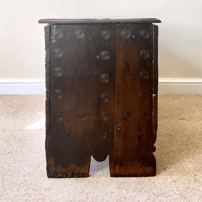 Pamono Antique English Jacobean Carved Chest in Oak, 1650
