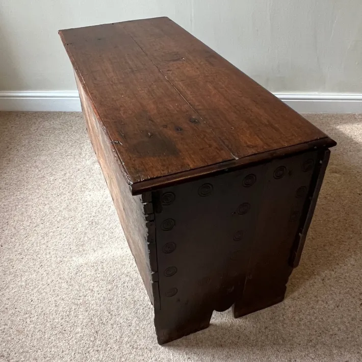 Pamono Antique English Jacobean Carved Chest in Oak, 1650