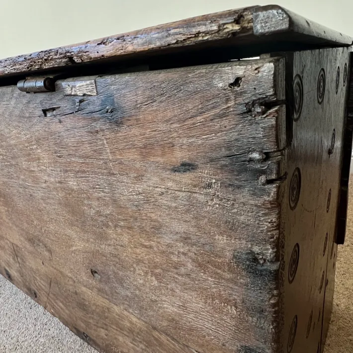Pamono Antique English Jacobean Carved Chest in Oak, 1650