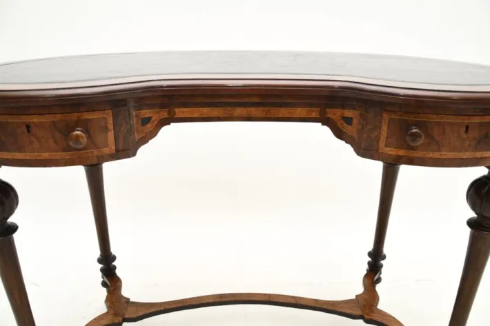 Pamono Antique Victorian Kidney Shaped Desk in Burr Walnut with Leather Top, 1860 New