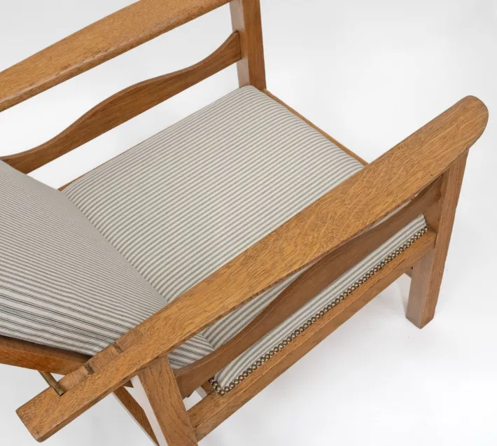 Pamono Arts & Crafts Reclining Chair in Oak by Ambrose Heal for Heals, 1890s Hot