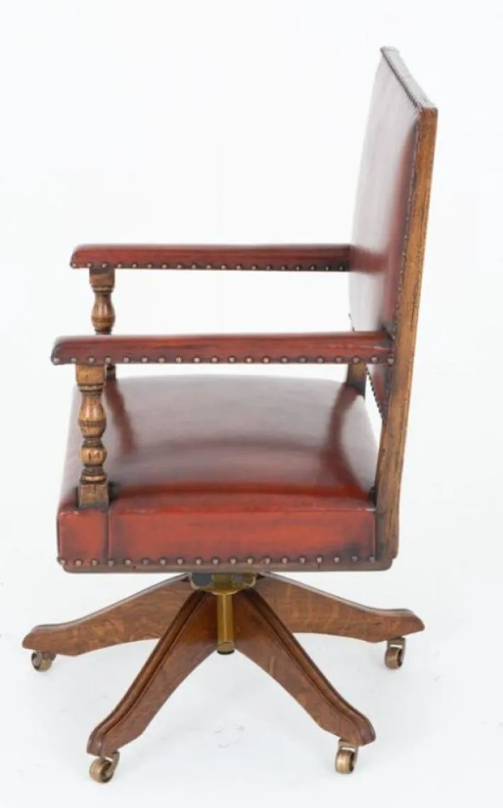 Pamono Arts and Crafts Swivel Desk Chair in Oak, 1920s Outlet