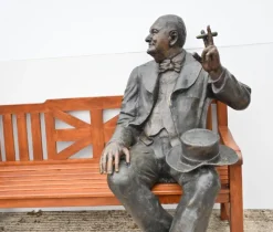 Pamono Bench with Winston Churchill Bronze Statue Discount