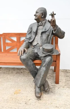 Pamono Bench with Winston Churchill Bronze Statue Discount