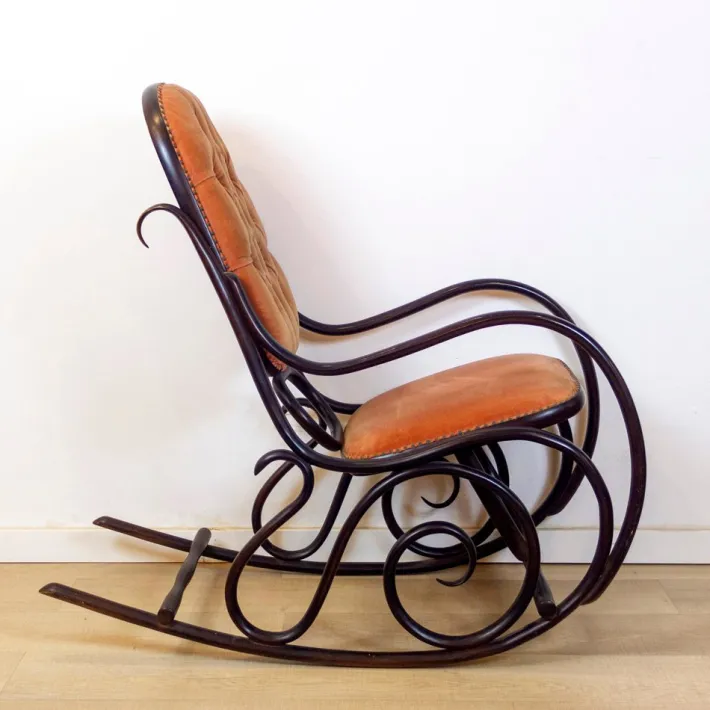 Pamono Bentwood Pink Capitonnée Upholstered Rocking Chair for Gasisa, Spain, 1960s