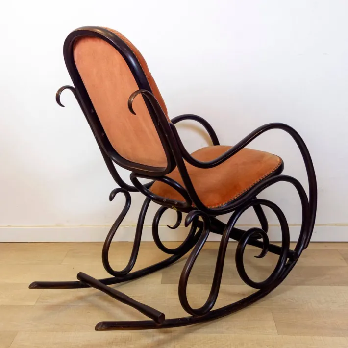 Pamono Bentwood Pink Capitonnée Upholstered Rocking Chair for Gasisa, Spain, 1960s