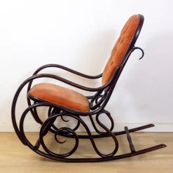 Pamono Bentwood Pink Capitonnée Upholstered Rocking Chair for Gasisa, Spain, 1960s