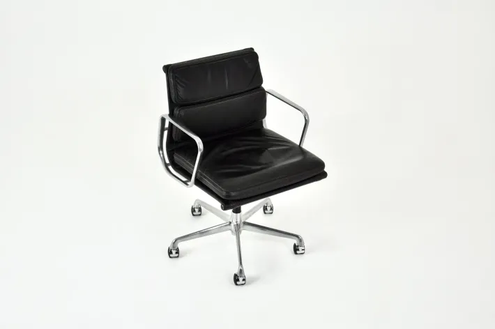 Pamono Black Leather Soft Pad Office Chair by Charles & Ray Eames for ICF, 1970s Clearance