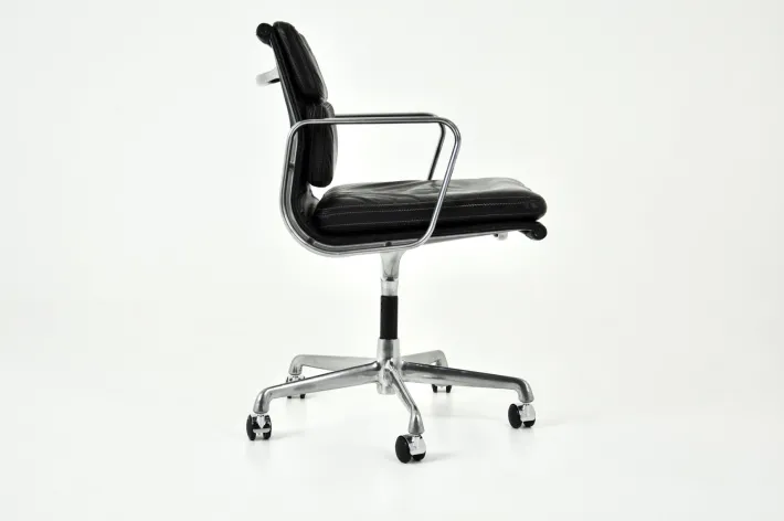 Pamono Black Leather Soft Pad Office Chair by Charles & Ray Eames for ICF, 1970s Clearance