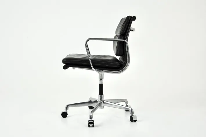 Pamono Black Leather Soft Pad Office Chair by Charles & Ray Eames for ICF, 1970s Clearance