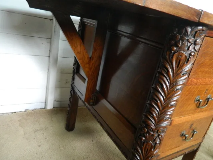 Pamono Carved Oak Pedestal Desk Discount