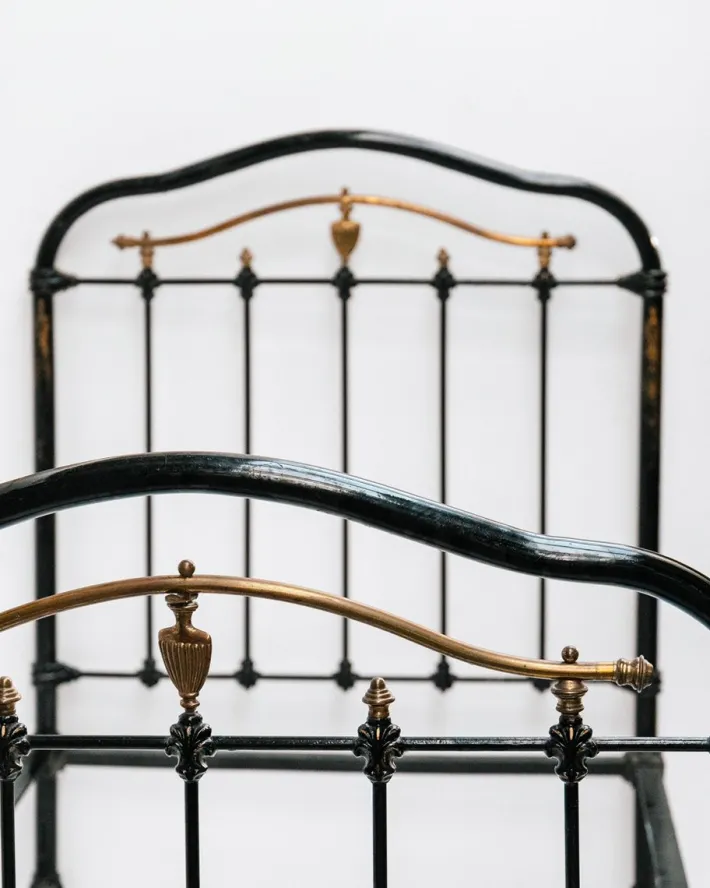 Pamono Cast Iron Single Beds in Black and Gold, 1890s, Set of 2 Hot