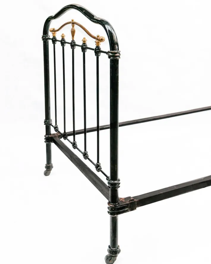 Pamono Cast Iron Single Beds in Black and Gold, 1890s, Set of 2 Hot