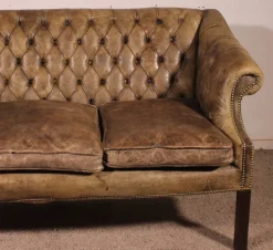 Pamono Chesterfield 3-Seater Sofa in Light Olive Leather, 1930s Clearance
