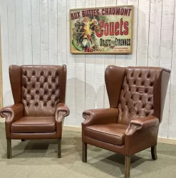 Pamono Chesterfield Wingback Armchairs in Brown Leather, 1970s, Set of 2 New