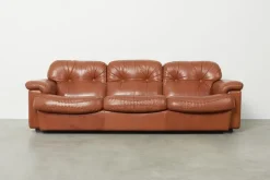 Pamono Cognac Leather Arizona Sofa and Easy Chairs attributed to Vavassori, Monza, Italy, 1970s, Set of 3 Outlet
