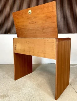 Pamono Danish Dressing Table in Teak with Brass Details and Fold-Out Mirror by Arne Wahl Iversen for Vinde Møbelfabrik, 1960s Best