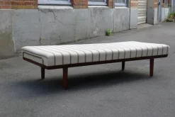 Pamono Danish Model GE-19 Teak Daybed with Brass Rail by Hans J. Wegner for Getama, 1950s Hot