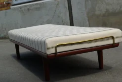 Pamono Danish Model GE-19 Teak Daybed with Brass Rail by Hans J. Wegner for Getama, 1950s Hot