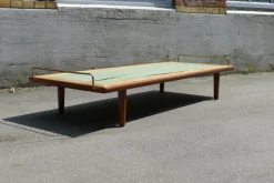 Pamono Danish Model GE-19 Teak Daybed with Brass Rail by Hans J. Wegner for Getama, 1950s Hot