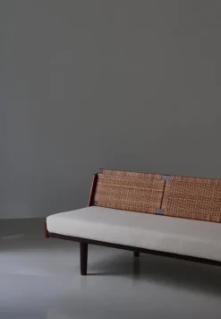 Pamono Danish Modern GE7 Daybed in Teak and Rattan attributed to Hans J. Wegner for Getama, 1950s Hot