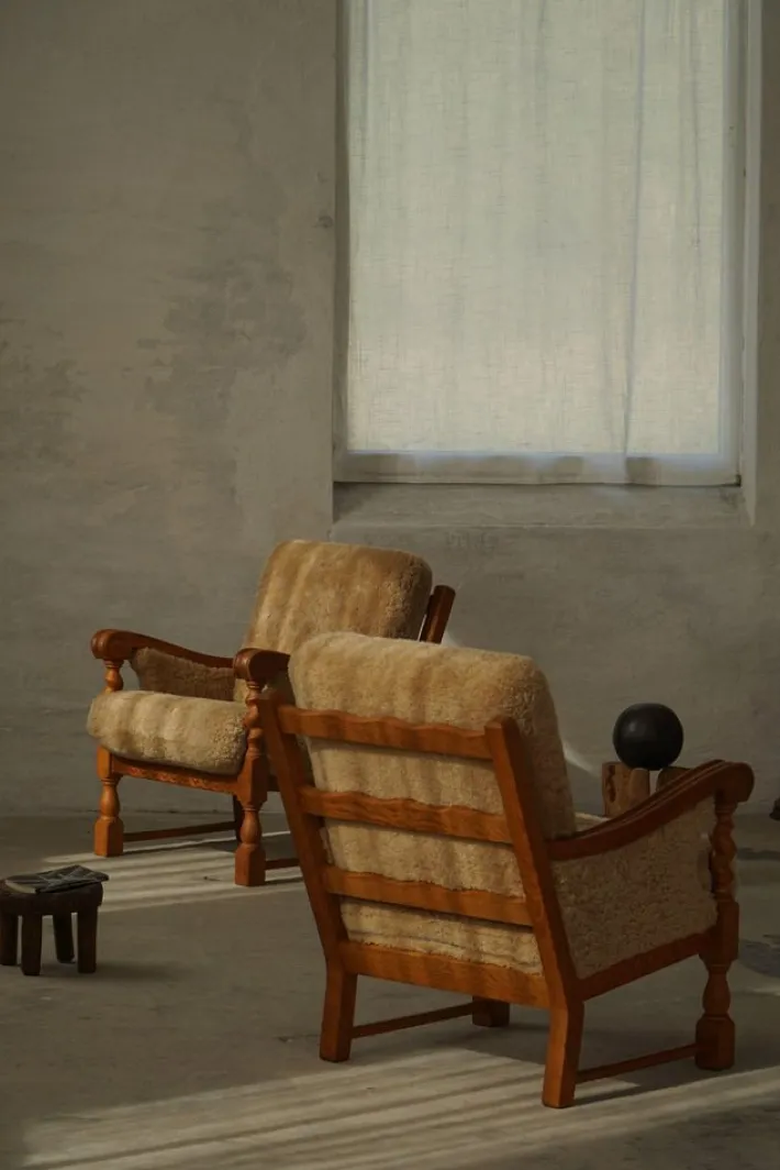 Pamono Danish Modern Lounge Chairs in Oak and Shearling Lambswool by Henning Kjærnulf, 1960s, Set of 2 Outlet