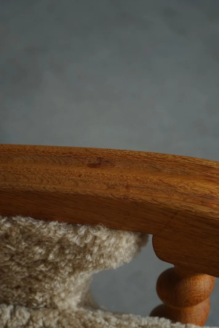 Pamono Danish Modern Lounge Chairs in Oak and Shearling Lambswool by Henning Kjærnulf, 1960s, Set of 2 Outlet