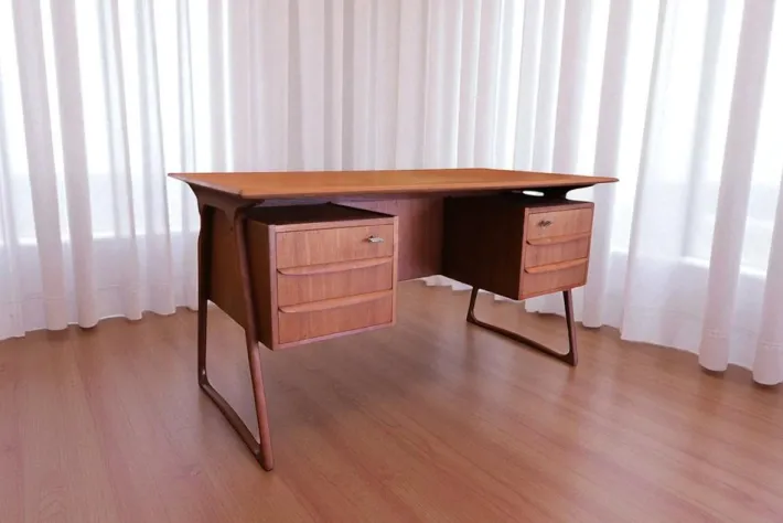 Pamono Danish Teak Desk from Sibast Møbler, 1960s Sale