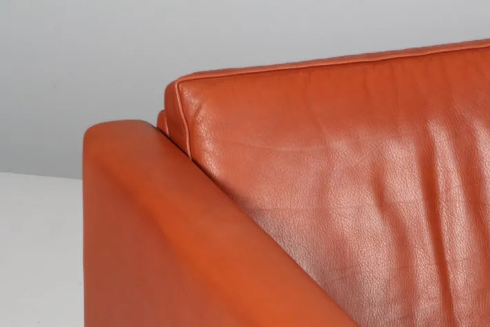 Pamono Danish Two-Seat Sofa in Leather and Oak by Hans J. Wegner, 1960s Clearance