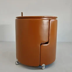 Pamono Dressing Table with Dilly Dally Brown Leather Armchair by Luigi Massoni for Frau, 1970s, Set of 2 Outlet