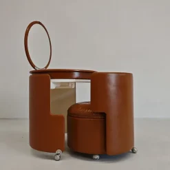 Pamono Dressing Table with Dilly Dally Brown Leather Armchair by Luigi Massoni for Frau, 1970s, Set of 2 Outlet