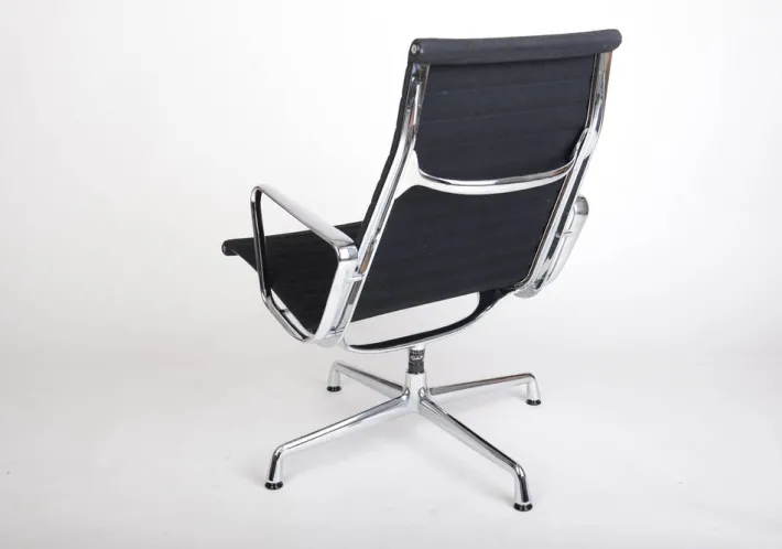 Pamono EA 116 Swivel Armchair by Charles & Ray Eames for Vitra Online
