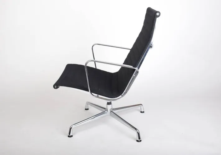 Pamono EA 116 Swivel Armchair by Charles & Ray Eames for Vitra Online