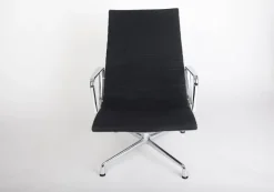 Pamono EA 116 Swivel Armchair by Charles & Ray Eames for Vitra Online