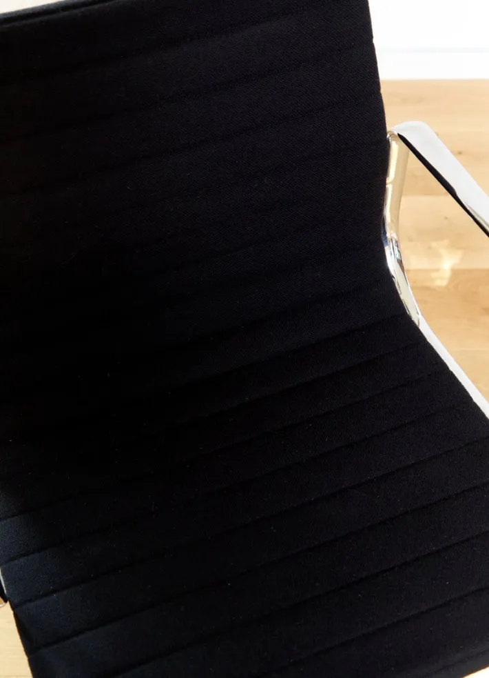 Pamono EA 108 Swivel Chair by Charles & Ray Eames for Vitra Outlet