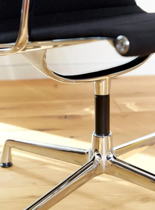 Pamono EA 108 Swivel Chair by Charles & Ray Eames for Vitra Outlet